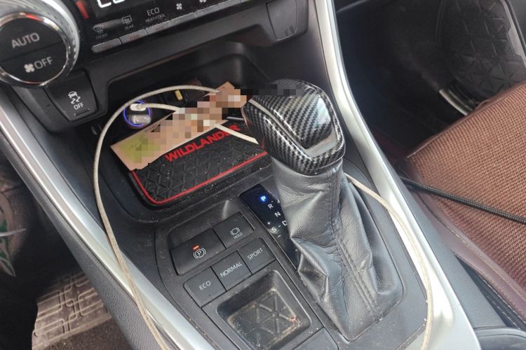 Used Toyota Wildlander 2020 Dual-Engine 2.5L E-CVT Two-Wheel Drive Luxury Edition Gear Lever