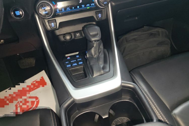 Used Toyota Wildlander 2020 2.0L CVT 4x4 Luxury Edition Gear Lever