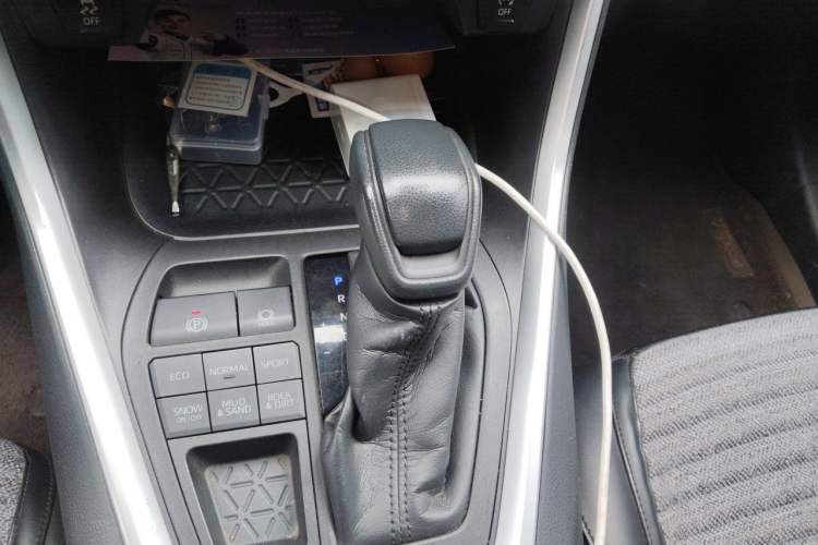 Used Toyota Wildlander 2020 2.0L CVT 4x4 Luxury Edition Gear Lever