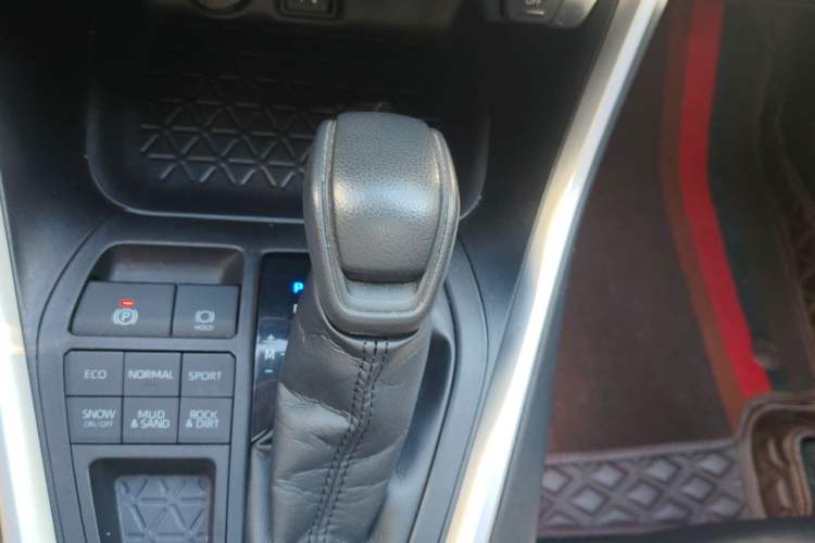 Used Toyota Wildlander 2020 2.0L CVT 4x4 Luxury Edition Gear Lever