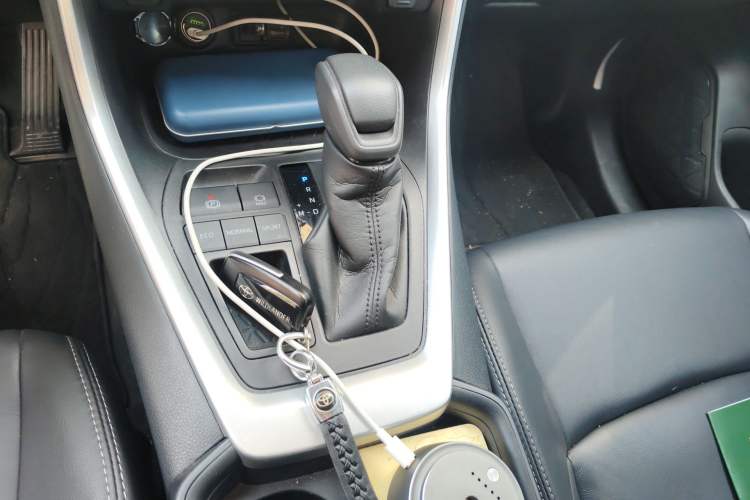 Used Toyota Wildlander 2020 2.0L CVT Two-Wheel Drive Luxury Edition Gear Lever