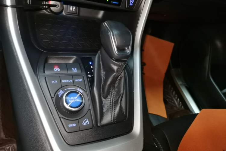 Used Toyota Wildlander 2020 2.0L CVT Four-Wheel Drive Premium Edition Gear Lever