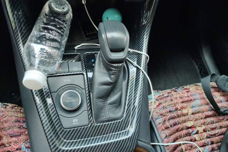 Used Toyota Wildlander 2020 Dual-Motor 2.5L E-CVT Four-Wheel Drive Luxury Edition Gear Lever