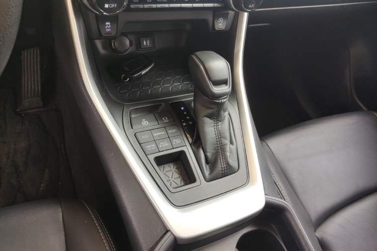 Used Toyota Wildlander 2020 2.0L CVT 4x4 Luxury Edition Gear Lever