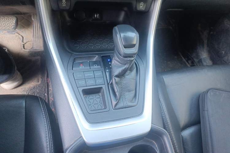 Used Toyota Wildlander 2020 2.0L CVT 4x4 Luxury Edition Gear Lever