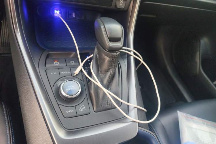 Used Toyota Wildlander 2020 2.0L CVT 4x4 Tech Edition Gear Lever