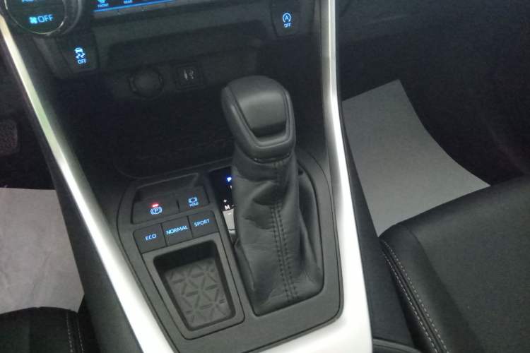 Used Toyota Wildlander 2020 2.0L CVT Two-Wheel Drive Luxury Edition Gear Lever