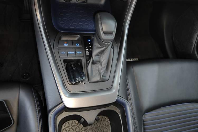 Used Toyota Wildlander 2020 2.0L CVT Two-Wheel Drive Tech Edition Gear Lever