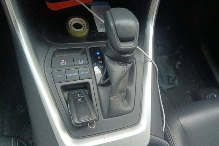 Used Toyota Wildlander 2020 2.0L CVT Two-Wheel Drive Luxury Edition Gear Lever
