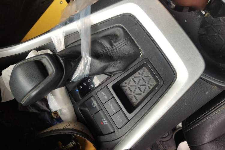 Used Toyota Wildlander 2020 2.0L CVT Two-Wheel Drive Luxury Edition Gear Lever