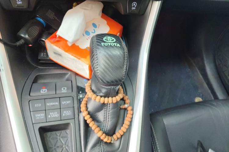 Used Toyota Wildlander 2020 2.0L CVT 4x4 Luxury Edition Gear Lever