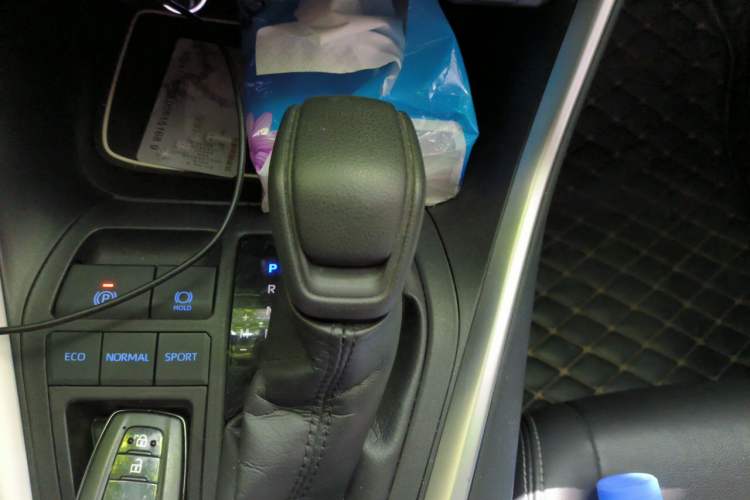Used Toyota Wildlander 2020 2.0L CVT Two-Wheel Drive Luxury Edition Gear Lever