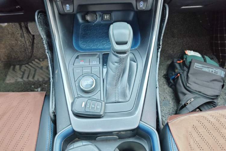 Used Toyota Wildlander 2020 2.0L CVT 4x4 Tech Edition Gear Lever