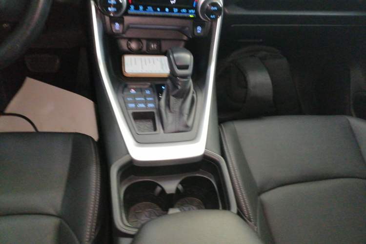 Used Toyota Wildlander 2020 2.0L CVT 4x4 Luxury Edition Gear Lever