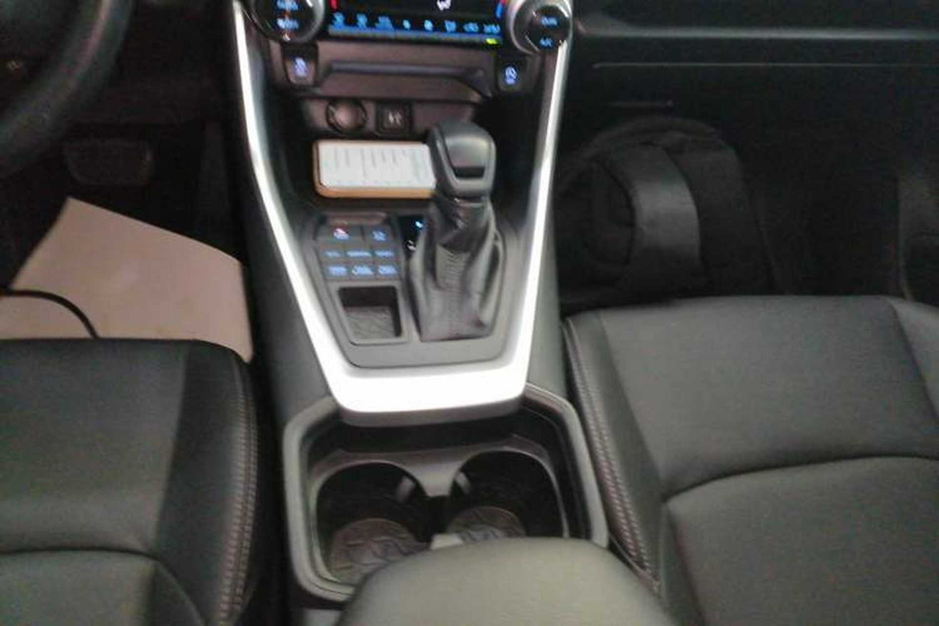Used Toyota Wildlander 2020 2.0L CVT 4x4 Luxury Edition Gear Lever