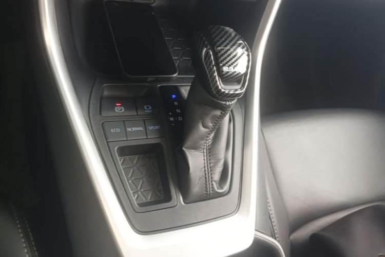 Used Toyota Wildlander 2020 2.0L CVT Two-Wheel Drive Luxury Edition Gear Lever