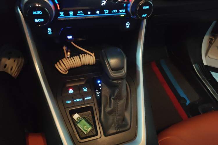 Used Toyota Wildlander 2020 2.0L CVT Two-Wheel Drive Luxury Edition Gear Lever