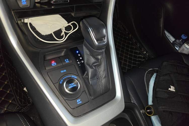 Used Toyota Wildlander 2020 Dual-Motor 2.5L E-CVT Four-Wheel Drive Luxury Edition Gear Lever