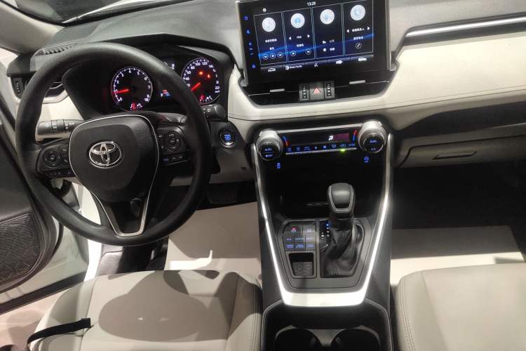 Used Toyota Wildlander 2020 2.0L CVT 4x4 Luxury Edition Gear Lever
