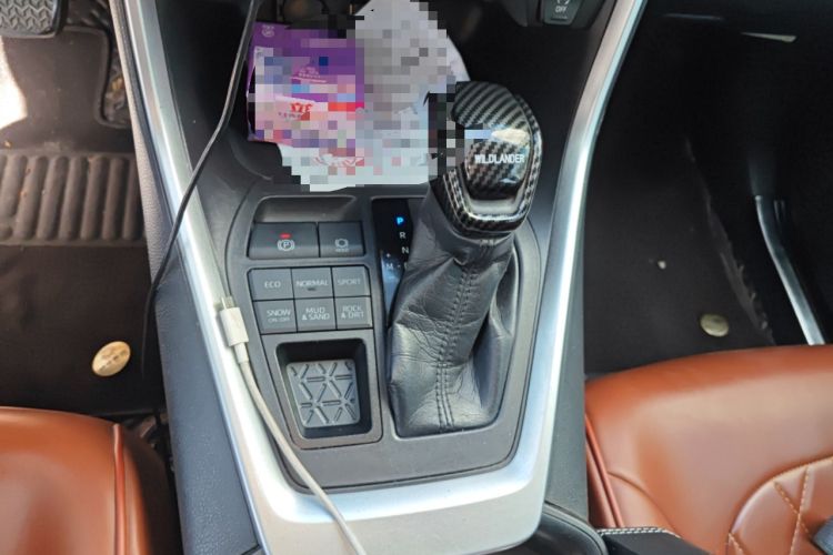 Used Toyota Wildlander 2020 2.0L CVT 4x4 Luxury Edition Gear Lever