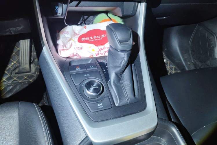 Used Toyota Wildlander 2020 Dual-Motor 2.5L E-CVT Four-Wheel Drive Luxury Edition Gear Lever