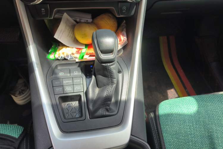 Used Toyota Wildlander 2020 2.0L CVT 4x4 Luxury Edition Gear Lever