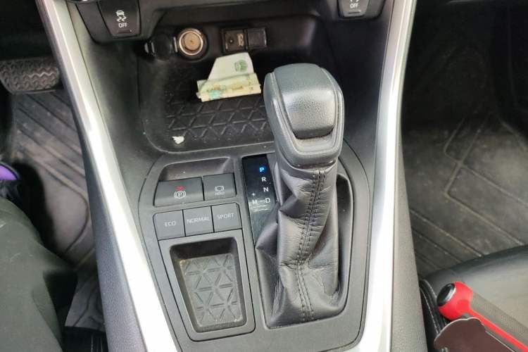 Used Toyota Wildlander 2020 2.0L CVT Two-Wheel Drive Luxury Edition Gear Lever
