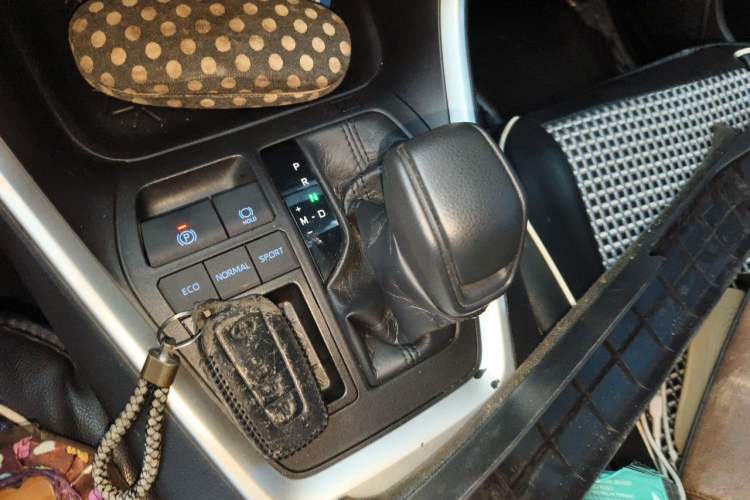 Used Toyota Wildlander 2020 2.0L CVT Two-Wheel Drive Luxury Edition Gear Lever