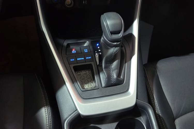 Used Toyota Wildlander 2020 2.0L CVT Two-Wheel Drive Luxury Edition Gear Lever