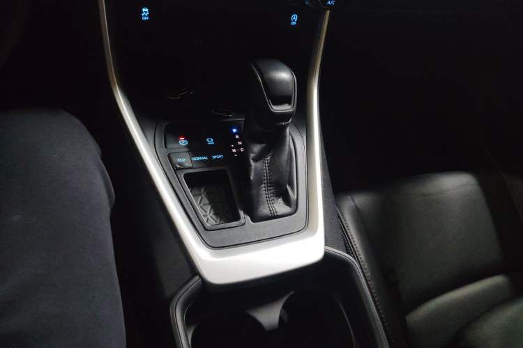 Used Toyota Wildlander 2020 2.0L CVT Two-Wheel Drive Luxury Edition Gear Lever