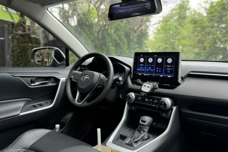 Used Toyota Wildlander 2020 2.0L CVT 4x4 Luxury Edition Interior 12