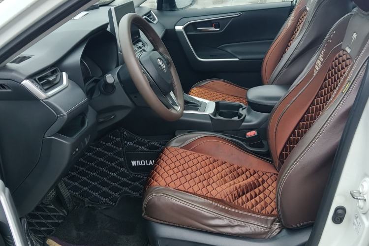 Used Toyota Wildlander 2020 2.0L CVT Two-Wheel Drive Luxury Edition Interior 2