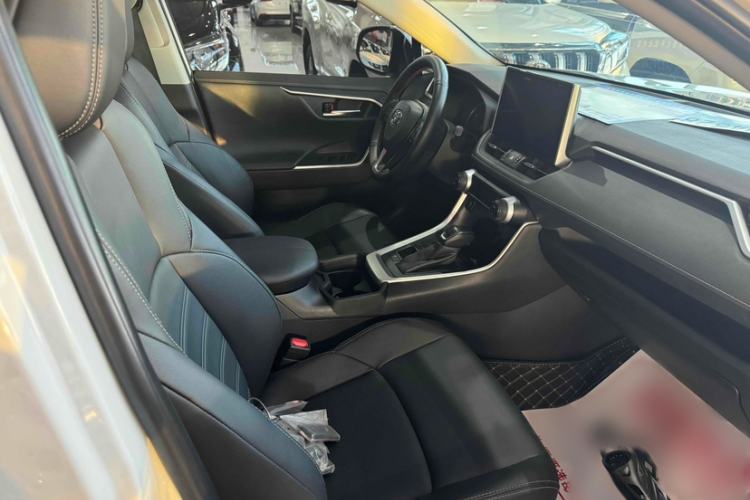 Used Toyota Wildlander 2020 Dual-Engine 2.5L E-CVT Two-Wheel Drive Luxury Edition Interior 2