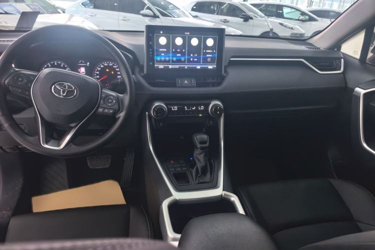 Used Toyota Wildlander 2020 2.0L CVT 4x4 Luxury Edition Interior 2