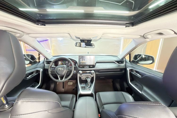 Used Toyota Wildlander 2020 2.0L CVT Two-Wheel Drive Luxury Edition Interior 2