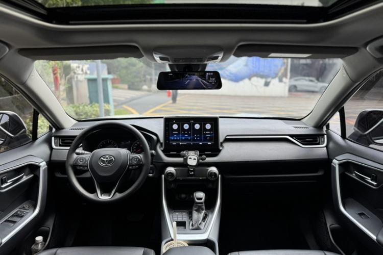 Used Toyota Wildlander 2020 2.0L CVT 4x4 Luxury Edition Interior 2