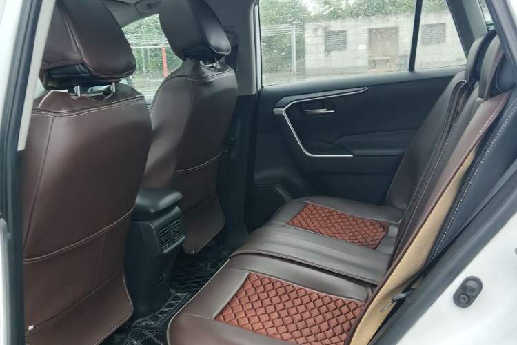 Used Toyota Wildlander 2020 2.0L CVT Two-Wheel Drive Luxury Edition Interior 3