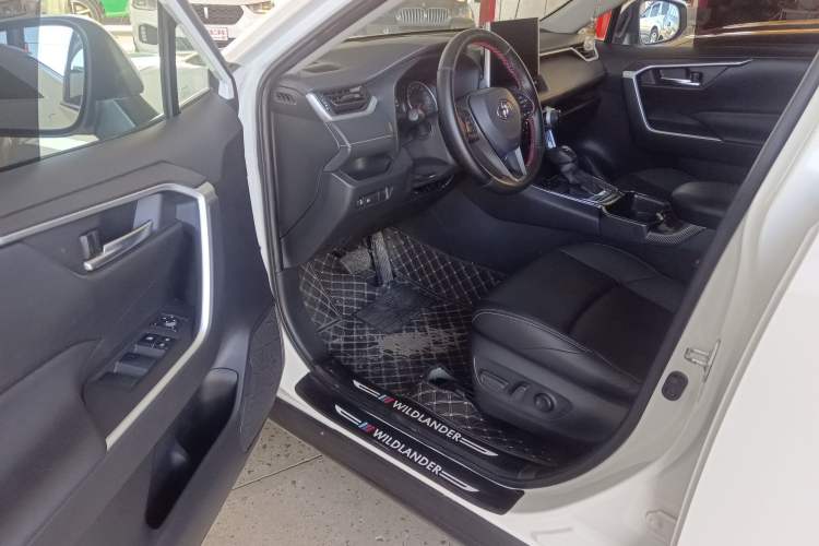 Used Toyota Wildlander 2020 2.0L CVT Two-Wheel Drive Luxury Edition Interior 3