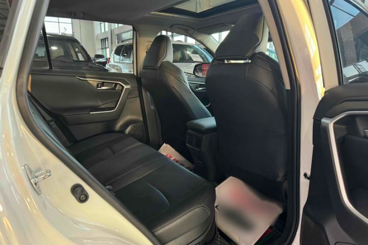 Used Toyota Wildlander 2020 Dual-Engine 2.5L E-CVT Two-Wheel Drive Luxury Edition Interior 3