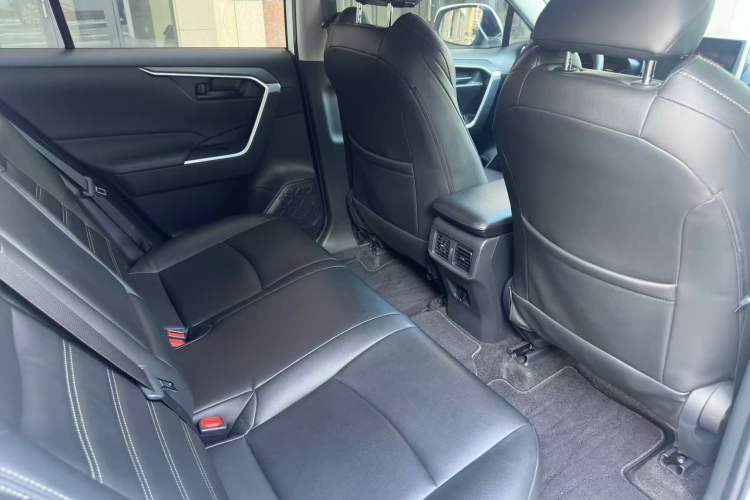 Used Toyota Wildlander 2020 2.0L CVT Two-Wheel Drive Leading Edition Interior 3