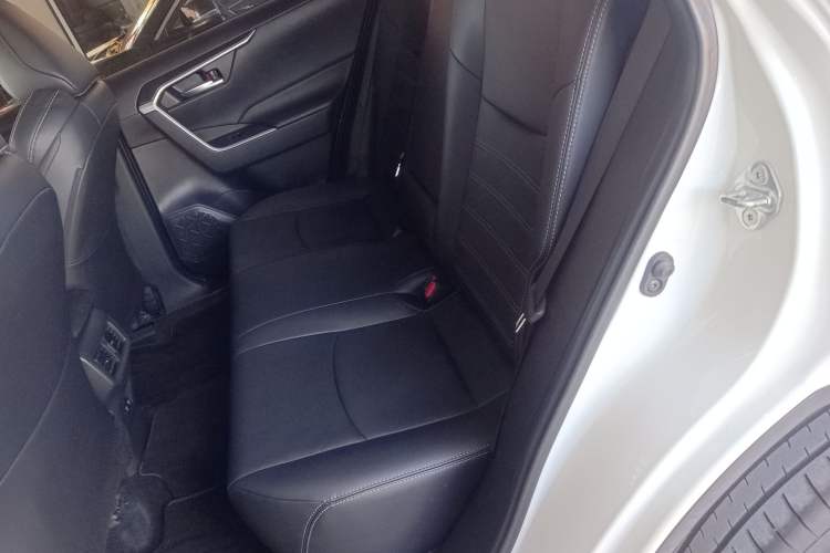 Used Toyota Wildlander 2020 2.0L CVT Two-Wheel Drive Luxury Edition Interior 4