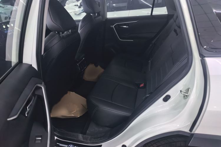 Used Toyota Wildlander 2020 2.0L CVT 4x4 Luxury Edition Interior 4