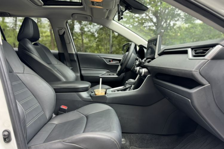 Used Toyota Wildlander 2020 2.0L CVT 4x4 Luxury Edition Interior 4