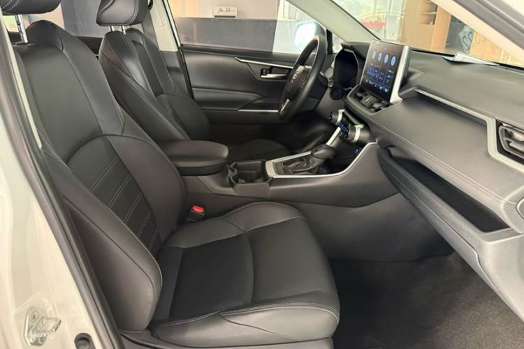 Used Toyota Wildlander 2020 2.0L CVT Two-Wheel Drive Luxury Edition Interior 4
