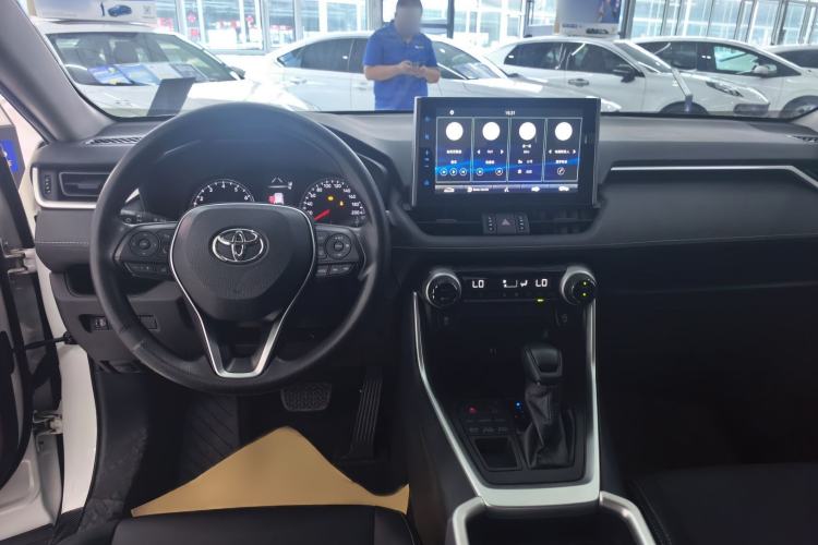 Used Toyota Wildlander 2020 2.0L CVT 4x4 Luxury Edition Interior 5