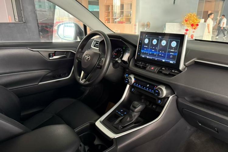 Used Toyota Wildlander 2020 2.0L CVT Two-Wheel Drive Luxury Edition Interior 5