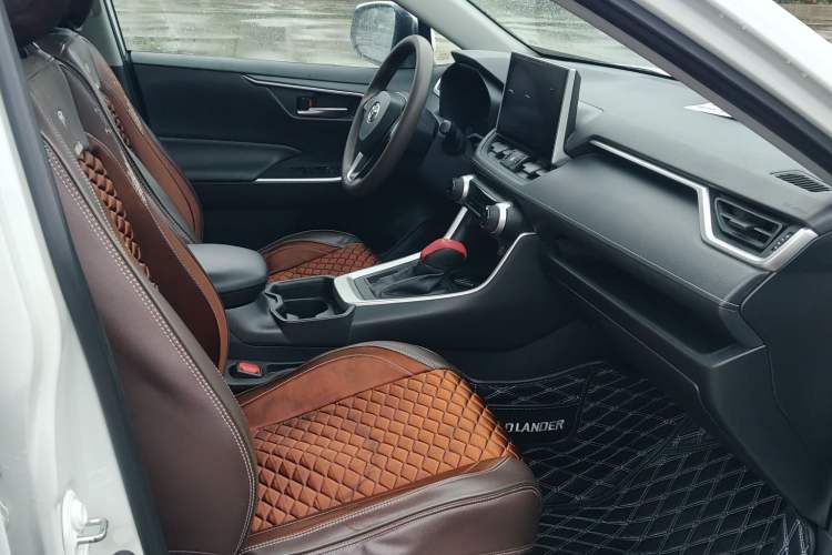 Used Toyota Wildlander 2020 2.0L CVT Two-Wheel Drive Luxury Edition Interior 6