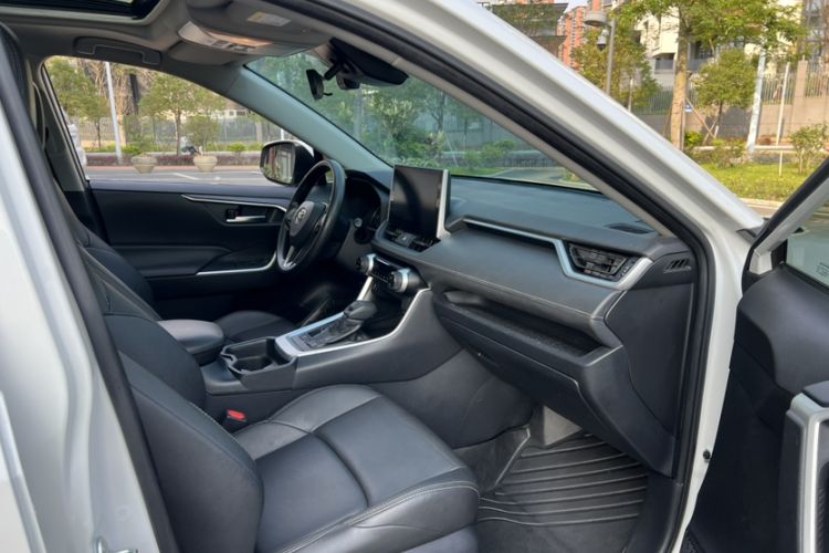 Used Toyota Wildlander 2020 Dual-Engine 2.5L E-CVT Two-Wheel Drive Luxury Edition Interior 6