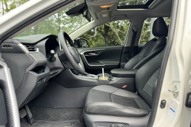 Used Toyota Wildlander 2020 2.0L CVT 4x4 Luxury Edition Interior 6