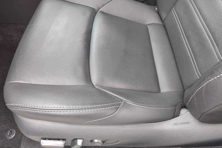 Used Toyota Wildlander 2020 Dual-Engine 2.5L E-CVT Two-Wheel Drive Prestige Edition Interior 7